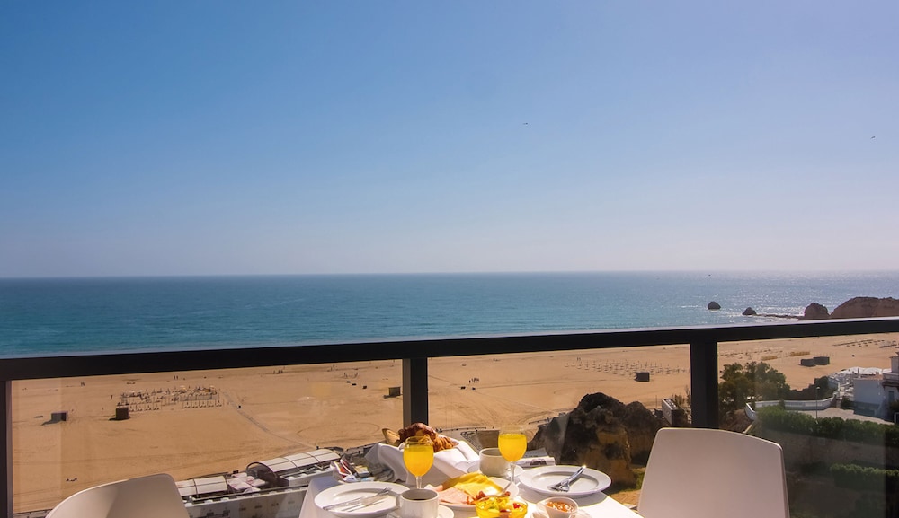 RR Hotel da Rocha — Beach in Portimão, Faro