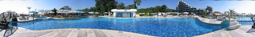 Hotel Gergana - Ultra All Inclusive — Pool in Albena, Dobrich