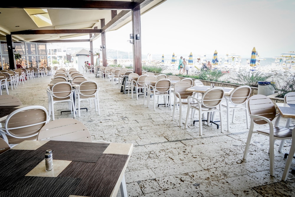 Hotel Gergana - Ultra All Inclusive — Restaurant in Albena, Dobrich