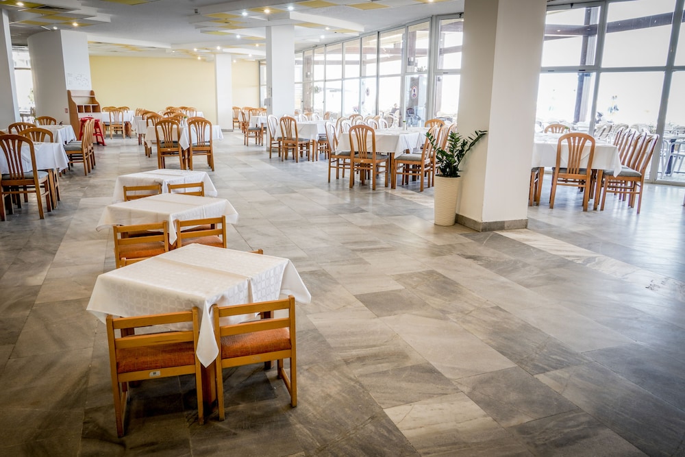 Hotel Gergana - Ultra All Inclusive — Restaurant in Albena, Dobrich