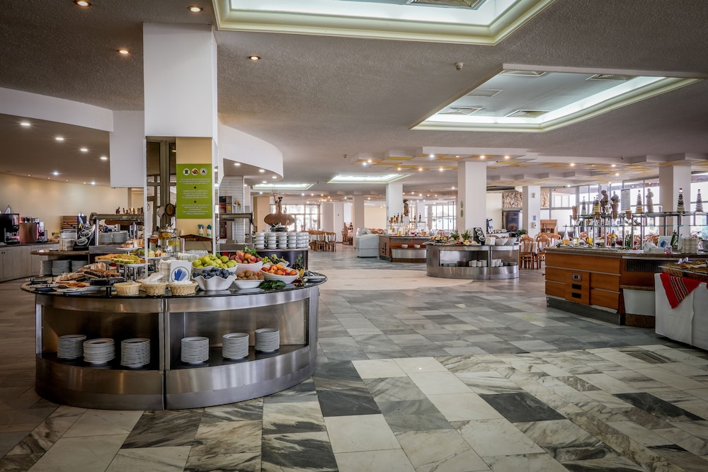 Hotel Gergana - Ultra All Inclusive — Restaurant in Albena, Dobrich