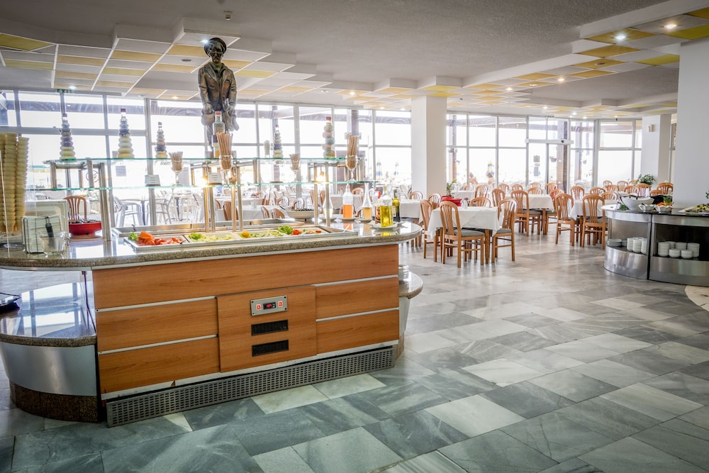 Hotel Gergana - Ultra All Inclusive — Restaurant in Albena, Dobrich
