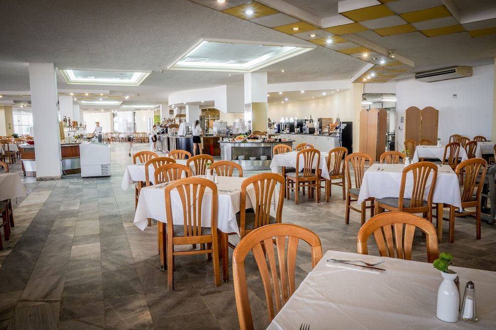 Hotel Gergana - Ultra All Inclusive — Restaurant in Albena, Dobrich