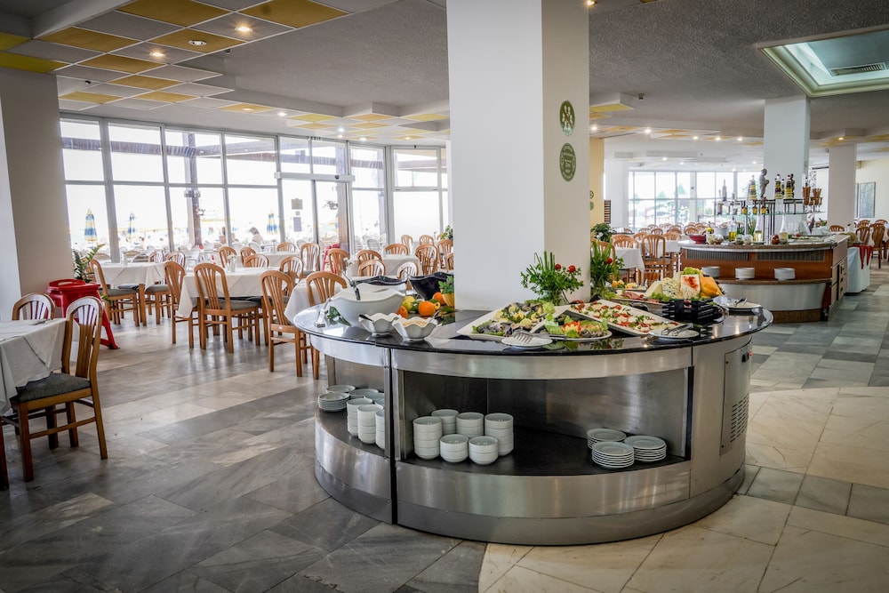 Hotel Gergana - Ultra All Inclusive — Restaurant in Albena, Dobrich