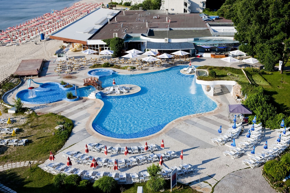 Hotel Gergana - Ultra All Inclusive — Pool in Albena, Dobrich