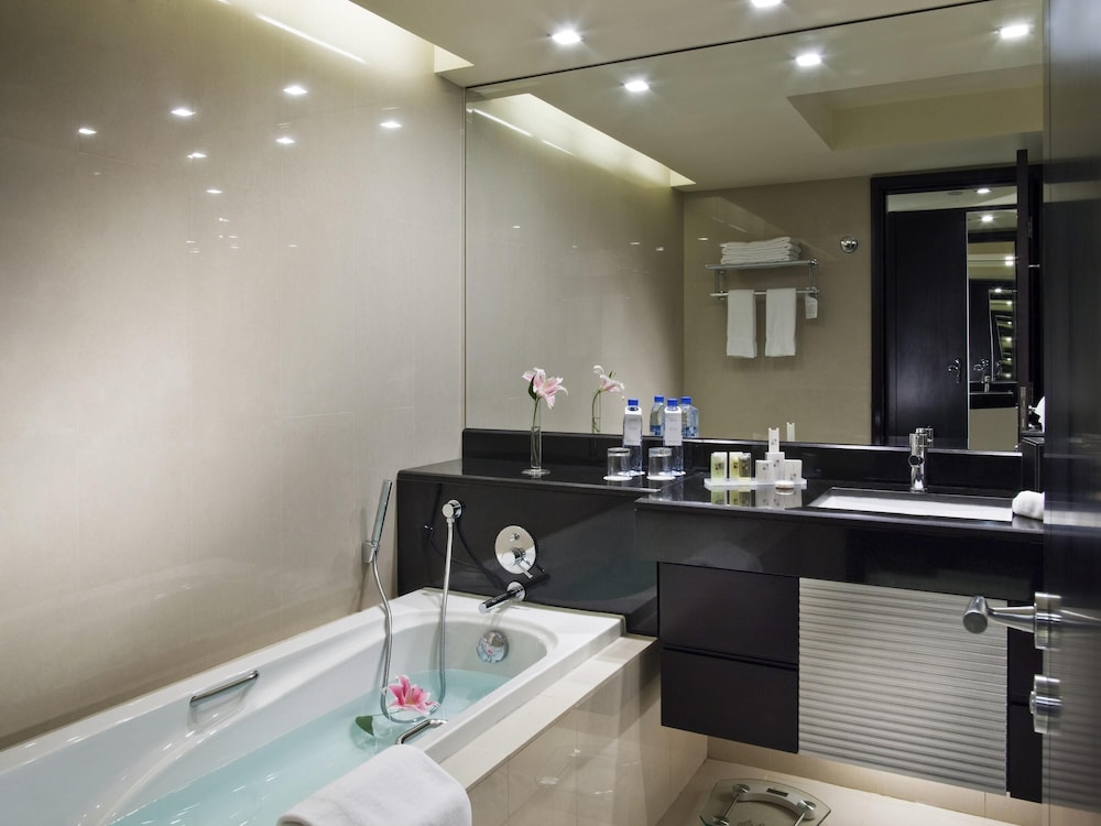 Mercure Gold Hotel Jumeirah Dubai by Accor — Hotel rooms in Dubai