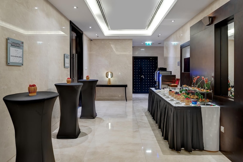 Mercure Gold Hotel Jumeirah Dubai by Accor — Restaurant & bars in Dubai