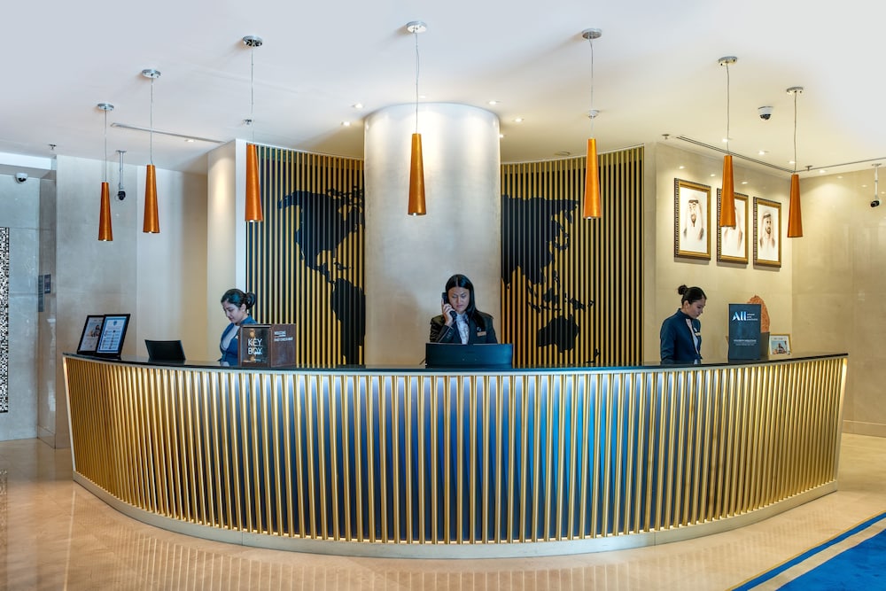 Mercure Gold Hotel Jumeirah Dubai by Accor — Hotel building in Dubai