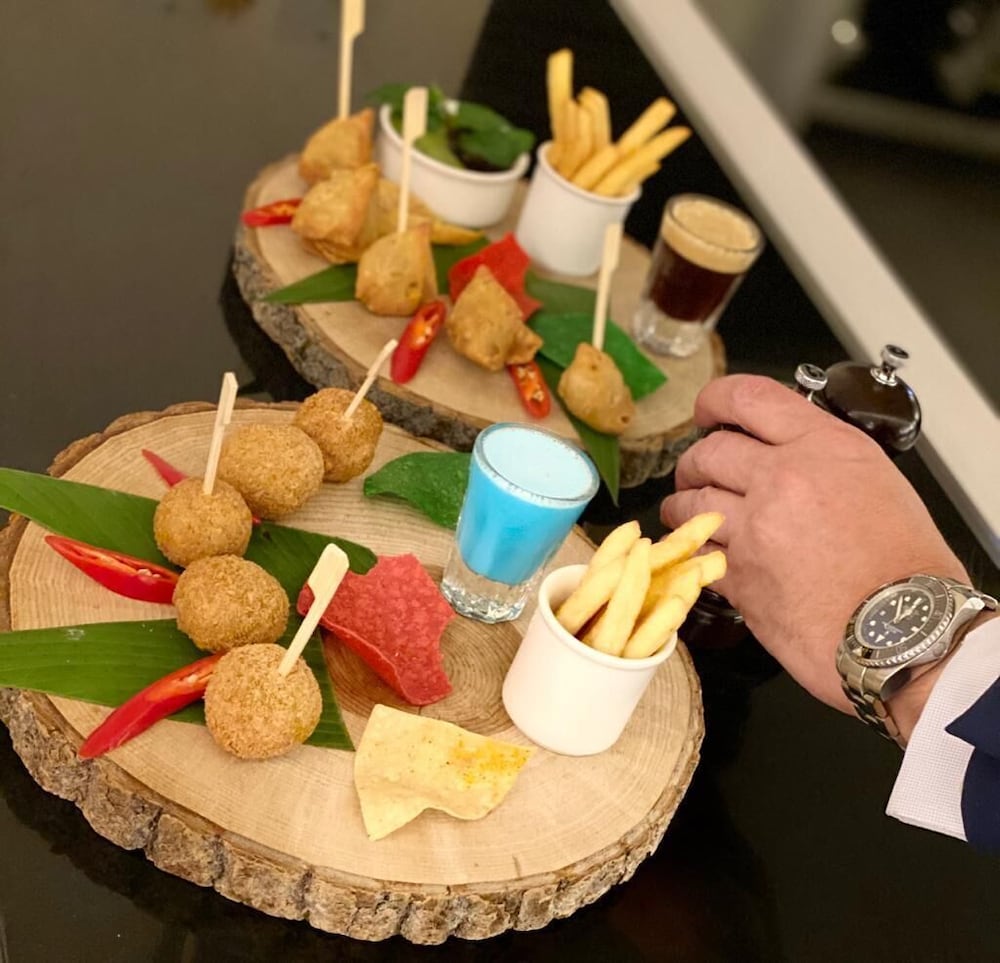Mercure Gold Hotel Jumeirah Dubai by Accor — Restaurant & bars in Dubai