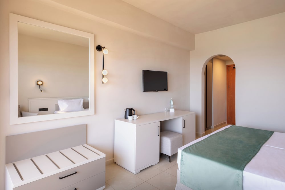 Sol Cosmopolitan Rhodes - All inclusive — Rooms in Rhodes Town, South Aegean