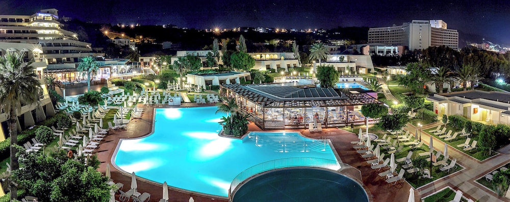 Sol Cosmopolitan Rhodes - All inclusive — Pool in Rhodes Town, South Aegean