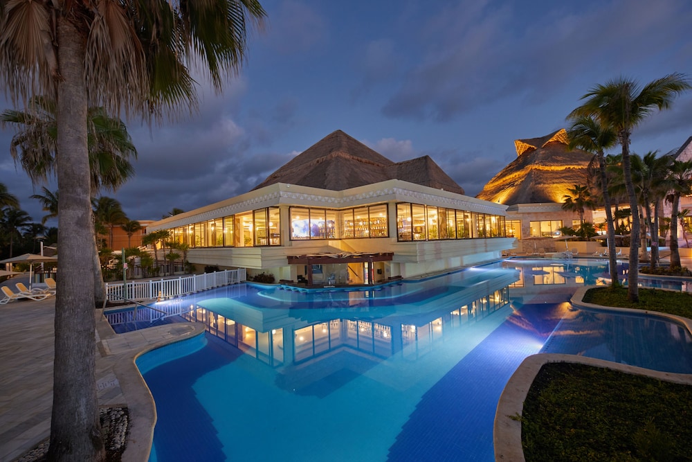 Bahia Principe Explore Akumal - Hyatt Inclusive Collection - All Inclusive - Renovated 2026 — Pool in Akumal, Quintana Roo