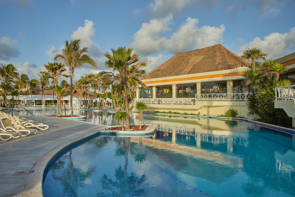 Bahia Principe Explore Akumal - Hyatt Inclusive Collection - All Inclusive - Renovated 2026 — Pool in Akumal, Quintana Roo