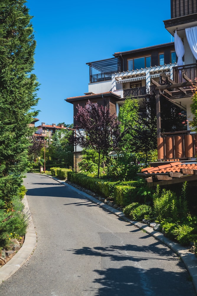 Santa Marina Holiday Village — Hotel building in Sozopol, Burgas Region
