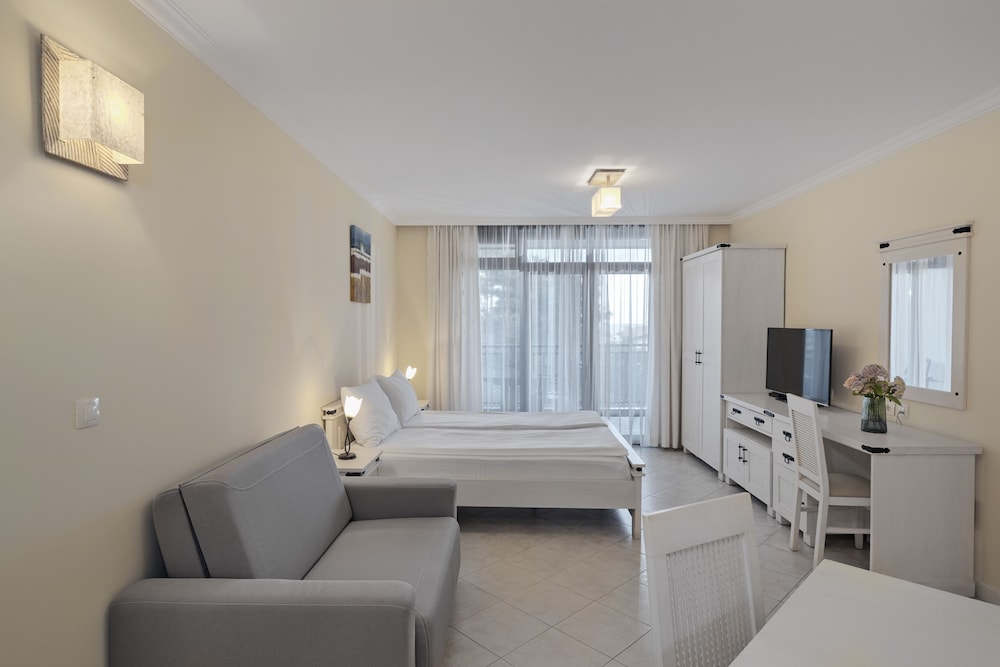 Santa Marina Holiday Village — Hotel rooms in Sozopol, Burgas Region