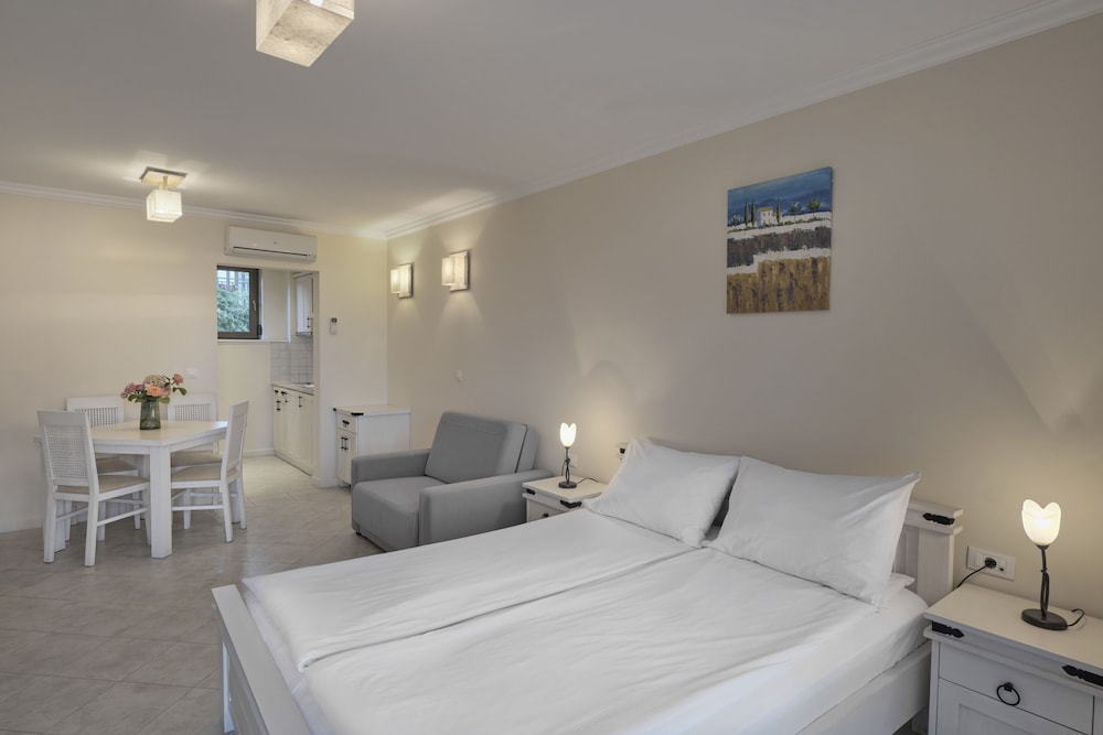 Santa Marina Holiday Village — Hotel rooms in Sozopol, Burgas Region