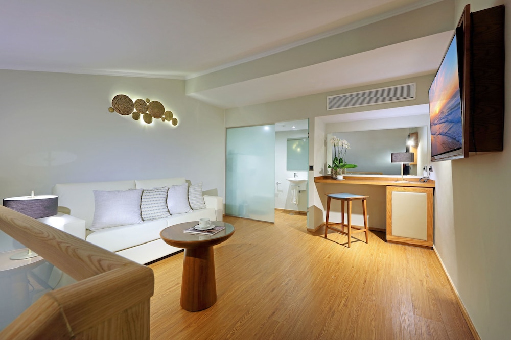 Grand Palladium Punta Cana Resort & Spa - All Inclusive — Hotel rooms in Bavaro, La Altagracia
