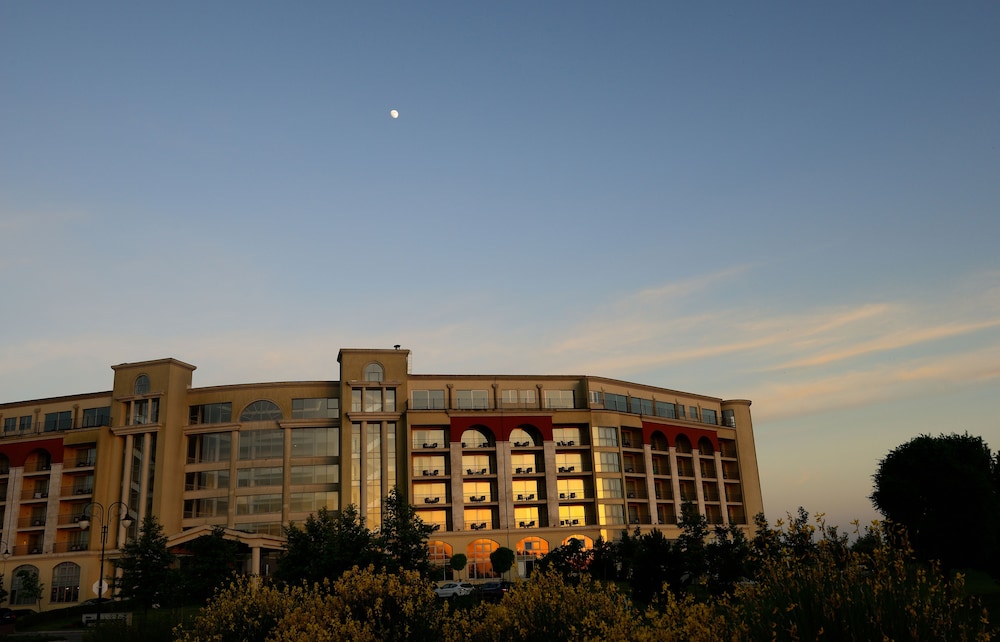 Lighthouse Golf and Spa Hotel — Hotel building in Balchik, Dobrich