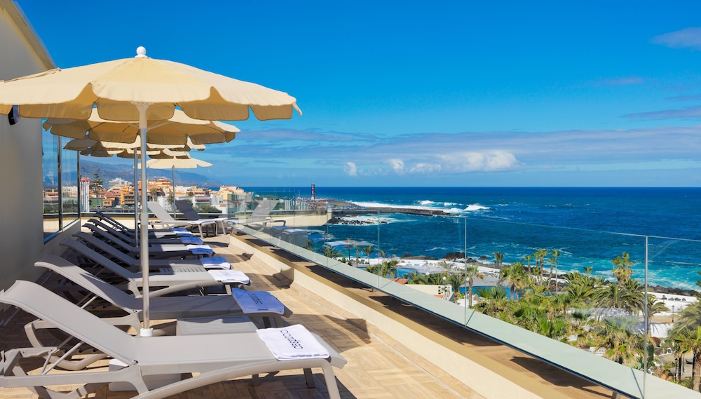 H10 Tenerife Playa — Swimming pool in Puerto de la Cruz, Canary Islands