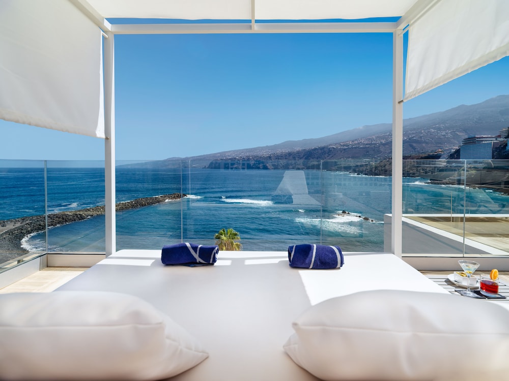 H10 Tenerife Playa — Hotel rooms in Puerto de la Cruz, Canary Islands