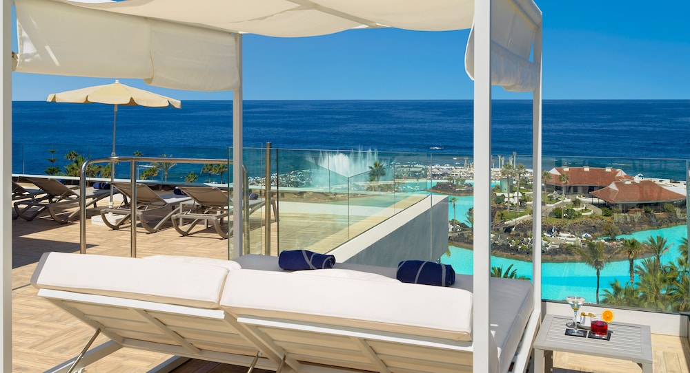 H10 Tenerife Playa — Swimming pool in Puerto de la Cruz, Canary Islands
