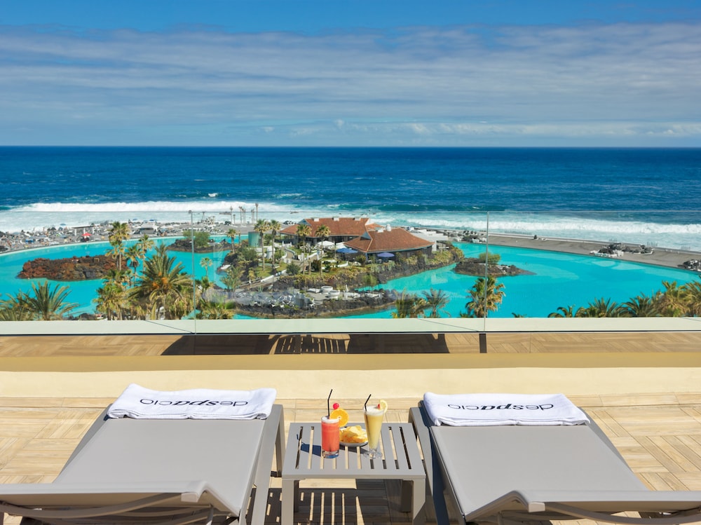 H10 Tenerife Playa — Swimming pool in Puerto de la Cruz, Canary Islands