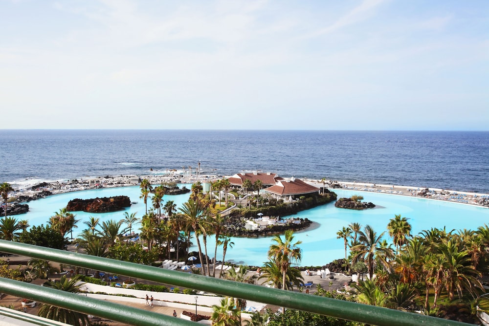 H10 Tenerife Playa — Swimming pool in Puerto de la Cruz, Canary Islands