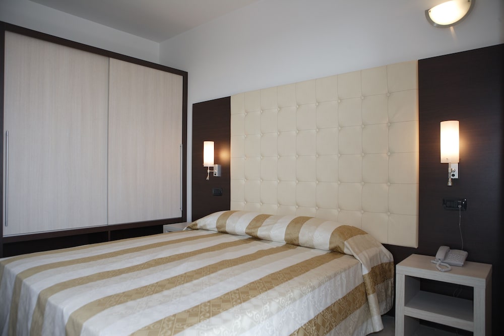 Eraclea Palace Hotel — Hotel rooms in Eraclea Mare, Veneto