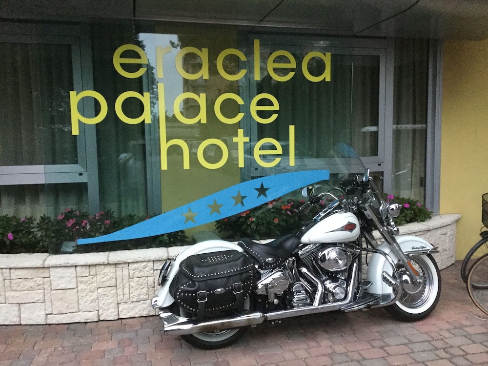 Eraclea Palace Hotel — Hotel building in Eraclea Mare, Veneto