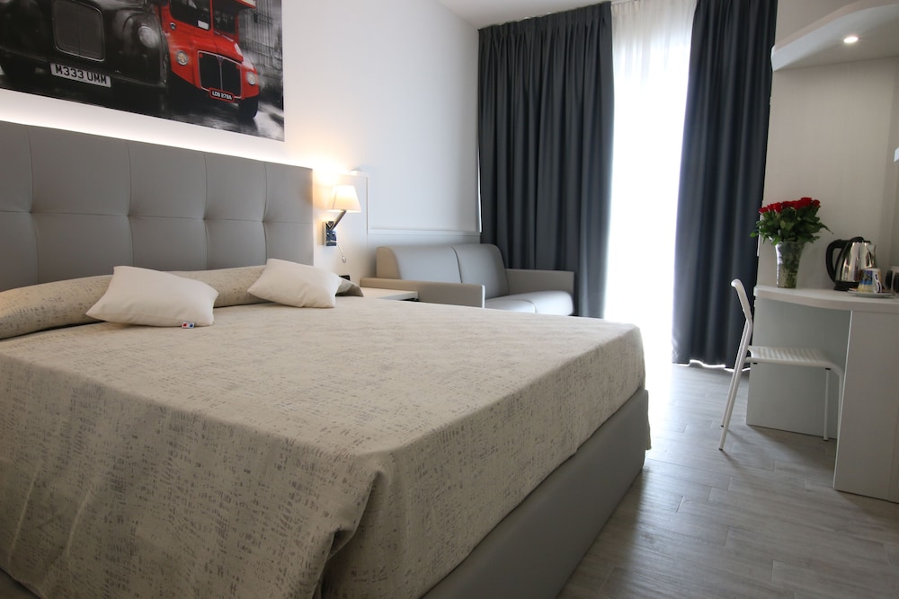 Eraclea Palace Hotel — Hotel rooms in Eraclea Mare, Veneto