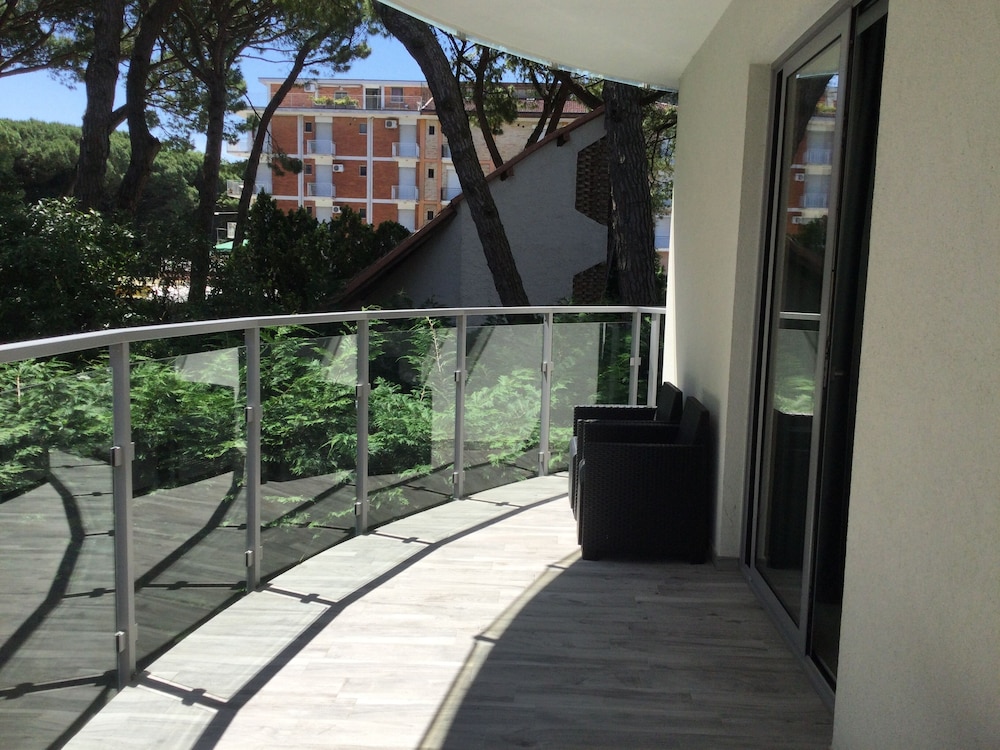 Eraclea Palace Hotel — Hotel building in Eraclea Mare, Veneto