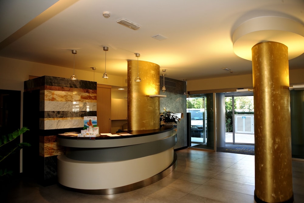 Eraclea Palace Hotel — Hotel building in Eraclea Mare, Veneto