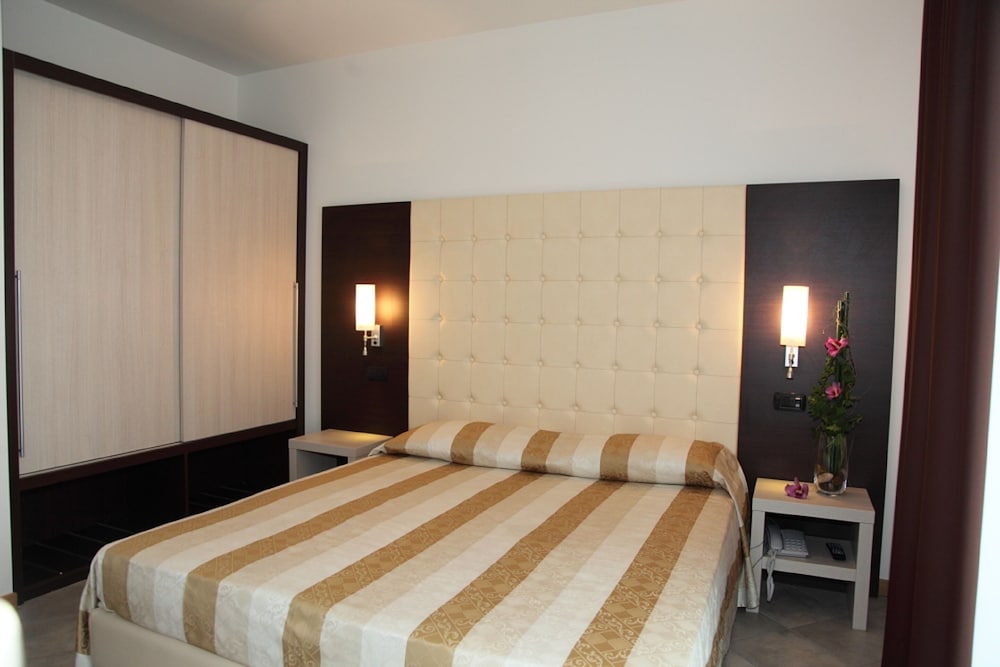Eraclea Palace Hotel — Hotel rooms in Eraclea Mare, Veneto