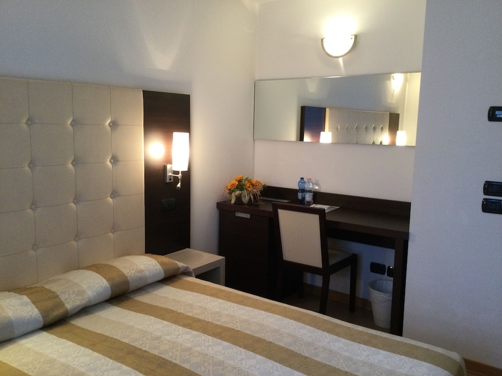 Eraclea Palace Hotel — Hotel rooms in Eraclea Mare, Veneto