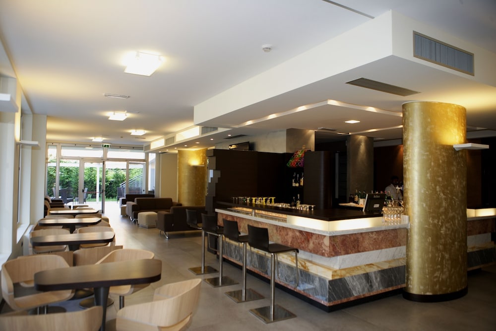 Eraclea Palace Hotel — Restaurant & bars in Eraclea Mare, Veneto