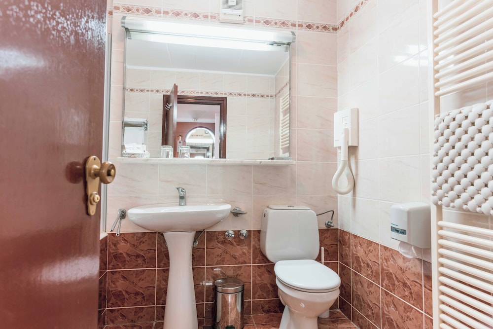 Hotel Horizont — Hotel rooms in Baška Voda, Split-Dalmatia