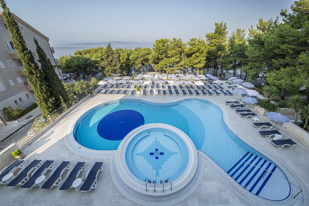 Hotel Horizont — Main photo in Baška Voda, Split-Dalmatia