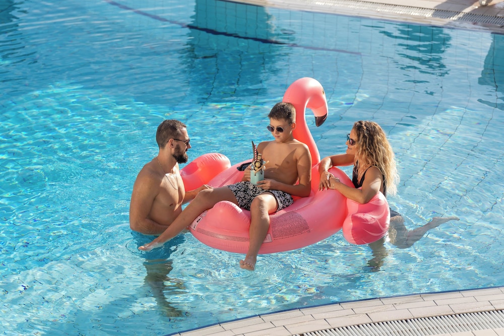 Hotel Horizont — Swimming pool in Baška Voda, Split-Dalmatia