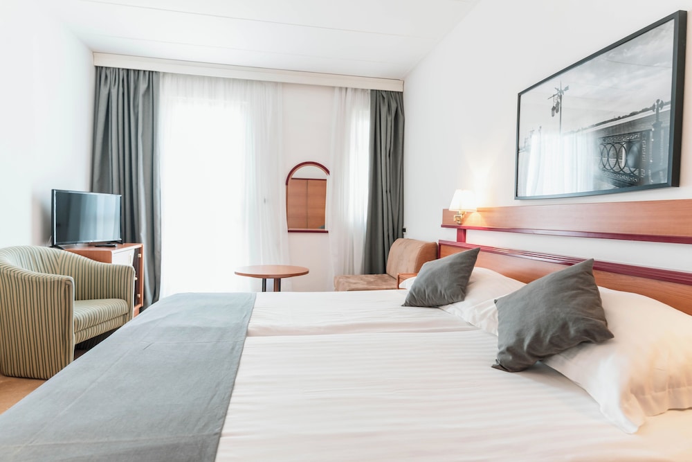 Hotel Horizont — Hotel rooms in Baška Voda, Split-Dalmatia