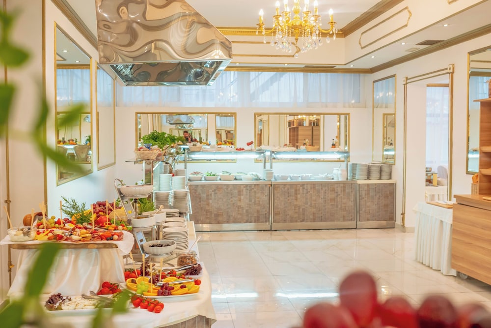 Hotel Horizont — Restaurant & bars in Baška Voda, Split-Dalmatia