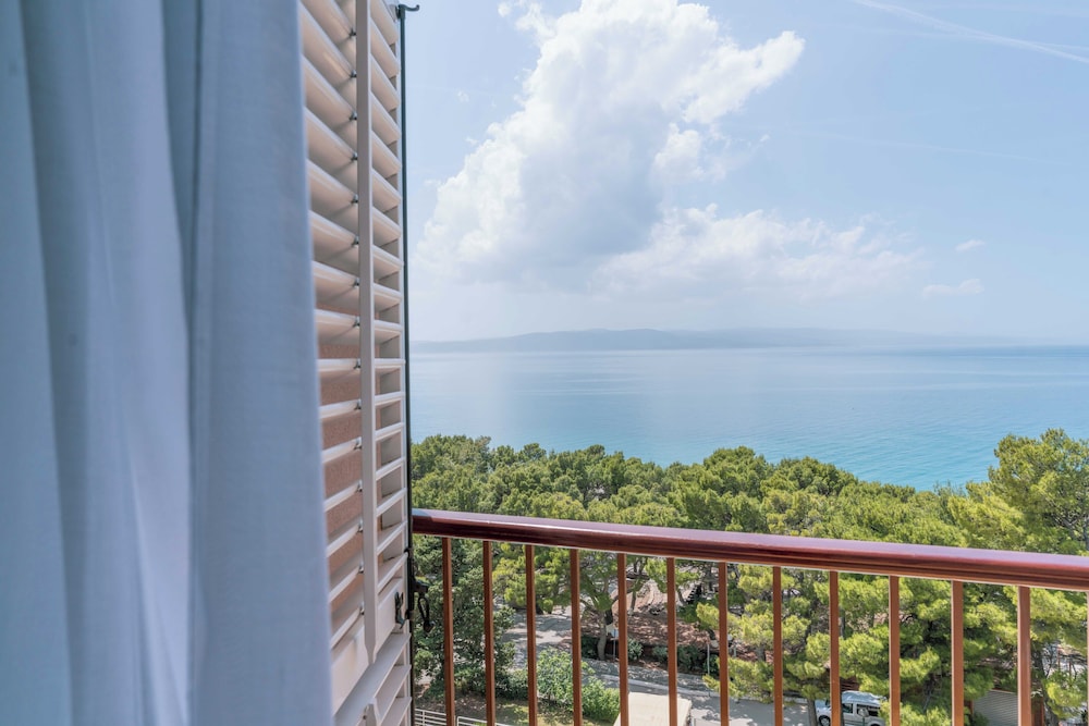 Hotel Horizont — Hotel rooms in Baška Voda, Split-Dalmatia