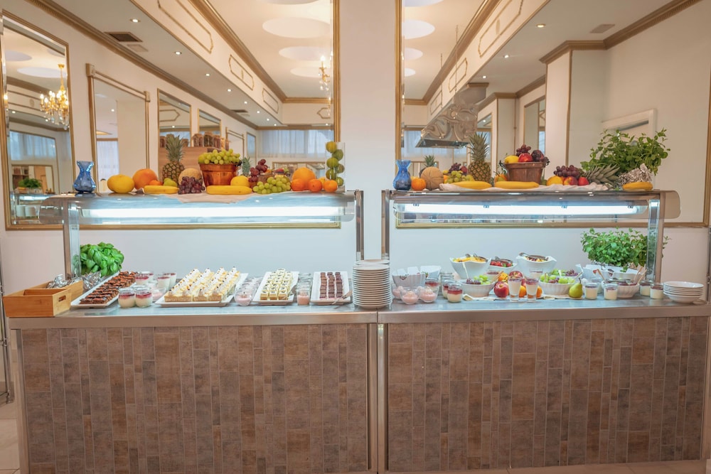 Hotel Horizont — Restaurant & bars in Baška Voda, Split-Dalmatia