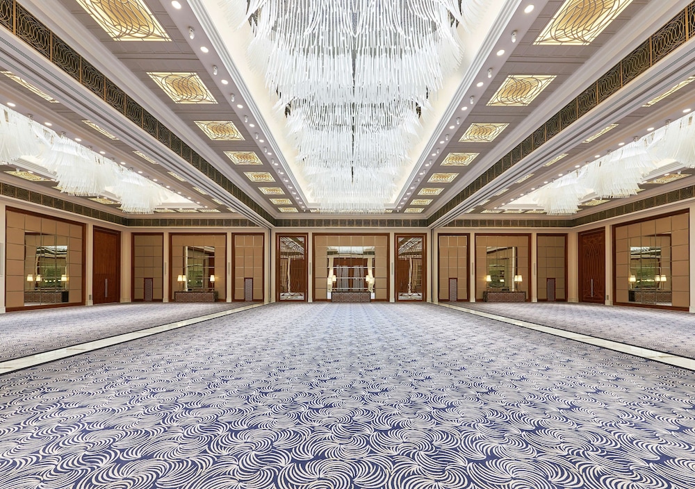 Hilton Dubai Al Habtoor City — Hotel building in Dubai