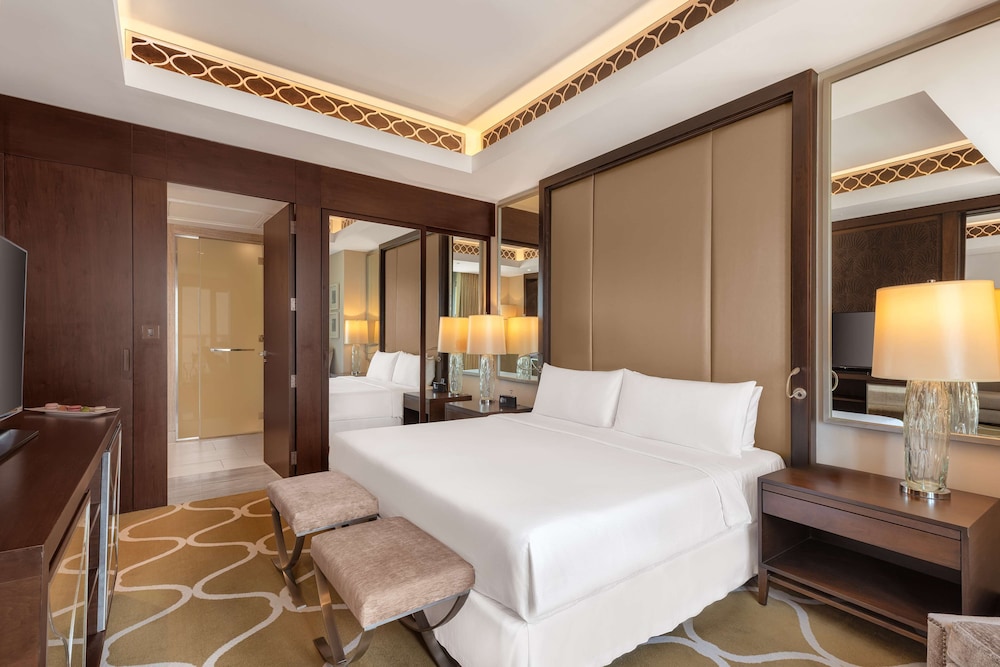 Hilton Dubai Al Habtoor City — Hotel rooms in Dubai