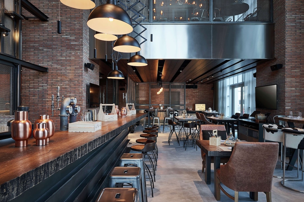 Hilton Dubai Al Habtoor City — Restaurant & bars in Dubai