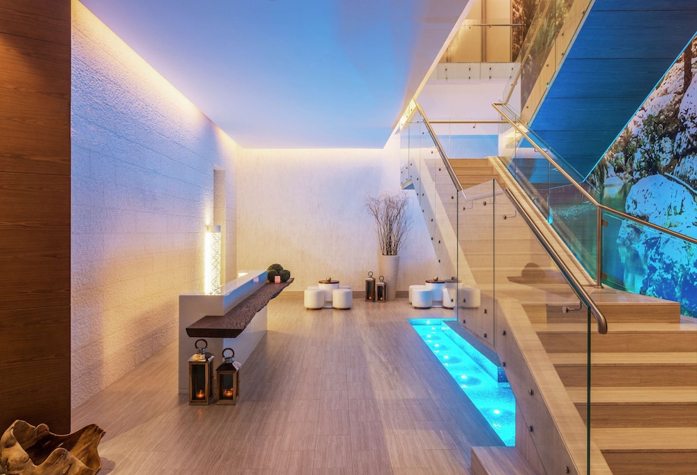 Hilton Dubai Al Habtoor City — Swimming pool in Dubai