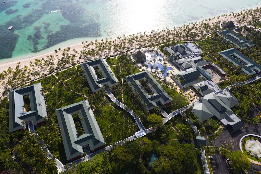 Barceló Bávaro Beach - Adults Only - All Inclusive — Hotel building in Bavaro, La Altagracia
