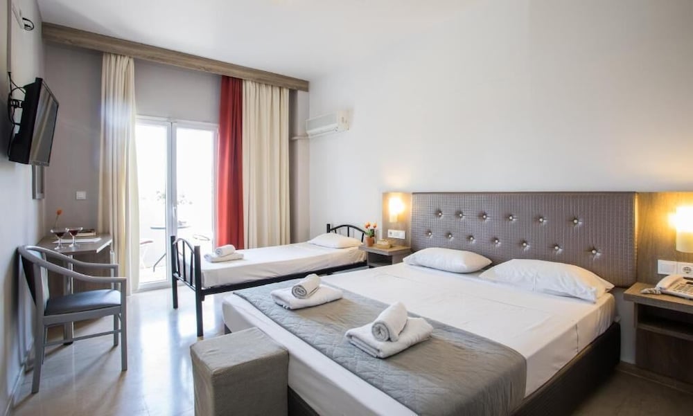 Silver Bay Hotel — Hotel rooms in Gouvia, Ionian Islands