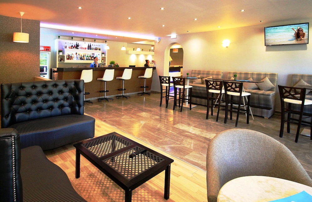 Silver Bay Hotel — Restaurant & bars in Gouvia, Ionian Islands