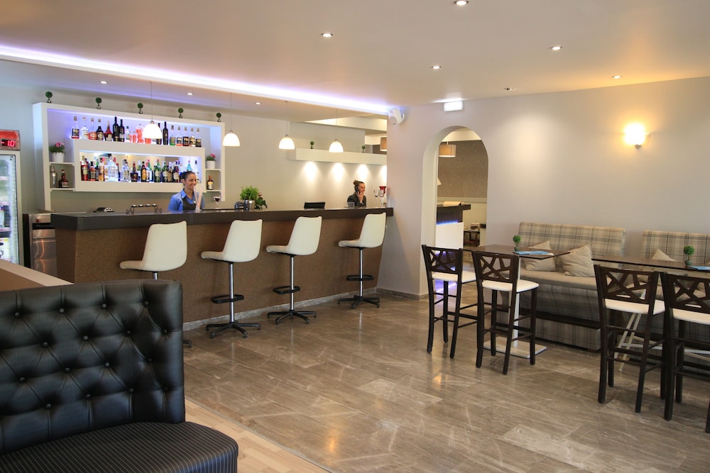 Silver Bay Hotel — Restaurant & bars in Gouvia, Ionian Islands